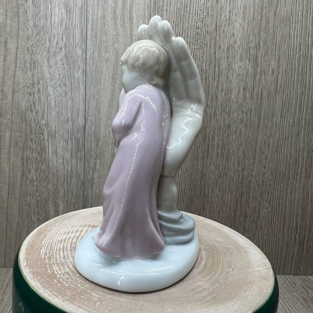VTG 1983 Roman Palm of My Hand Child Figurine Porcelain Religious Glossy Lilac - Picture 2 of 10